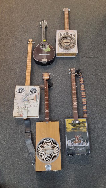 Lot 1143 - BOX GUITARS