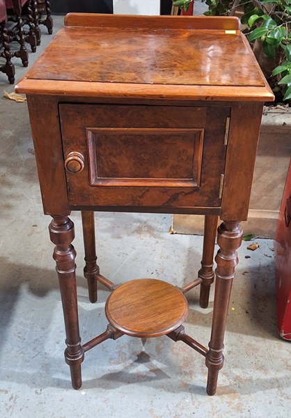 Lot 53 - BEDSIDE CABINET