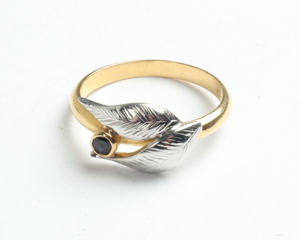 Lot 1059 - GOLD RING
