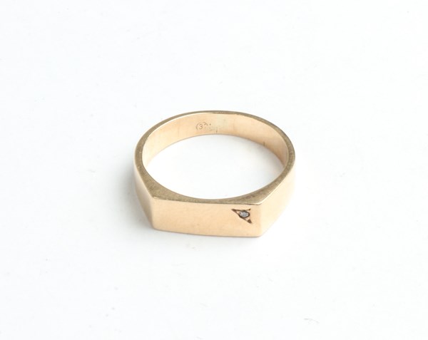 Lot 1115 - GOLD RING