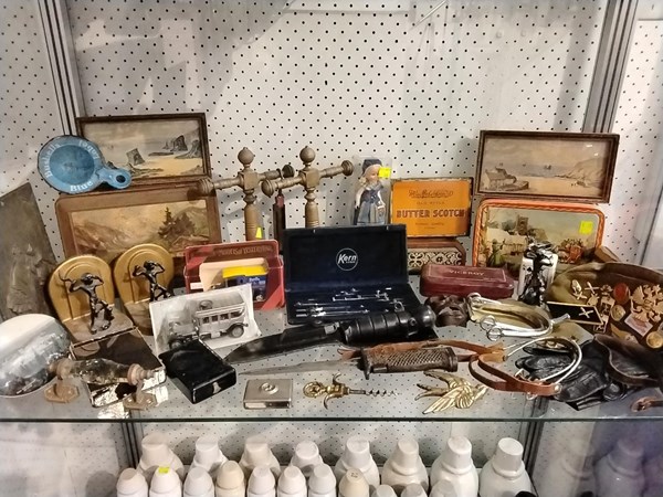 Lot 1301 - ASSORTED COLLECTABLES