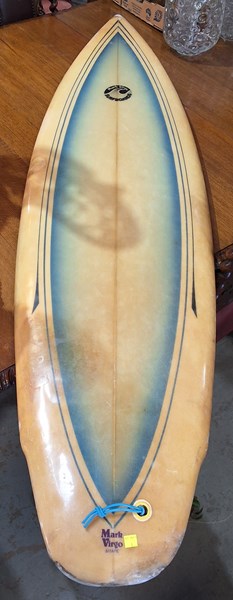 Lot 334 - SURFBOARD