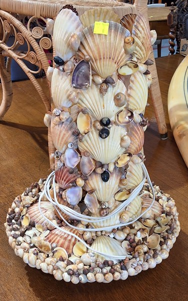 Lot 170 - SEA SHELL LAMP