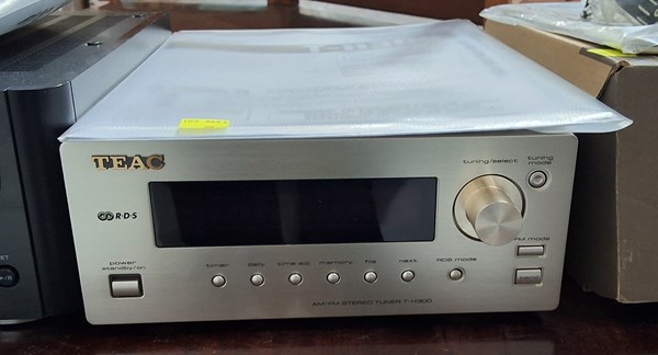Lot 245 - TEAC TUNER