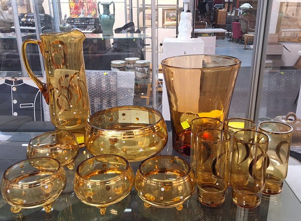 Lot 1411 - AMBER GLASS