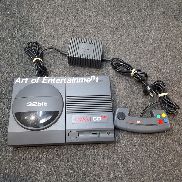 Lot 1457 - COMMODORE CONSOLE