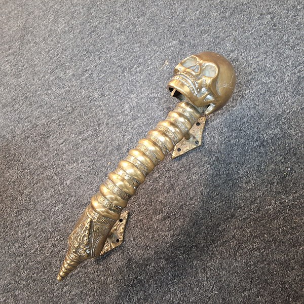 Lot 1281 - DOOR HANDLE