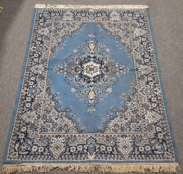 Lot 372 - FLOOR RUG
