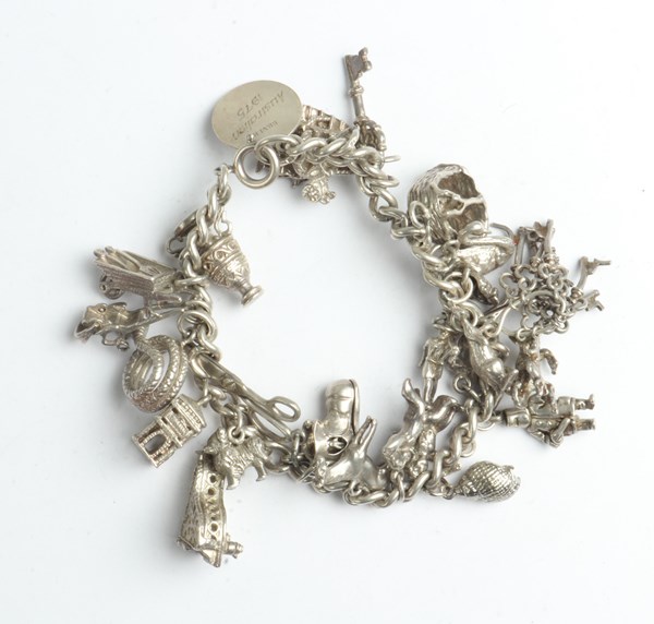 Lot 1087 - SILVER BRACELET