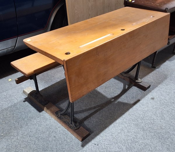 Lot 373 - SCHOOL DESK