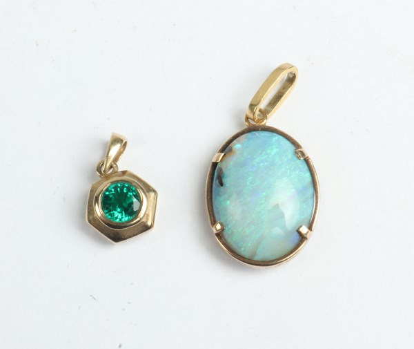 Lot 1079 - GOLD PENDANTS