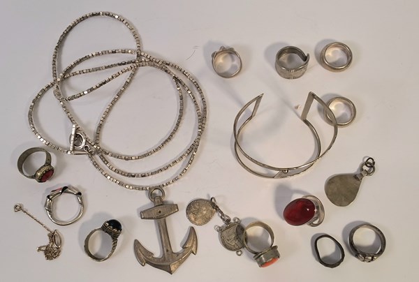 Lot 1122 - JEWELLERY