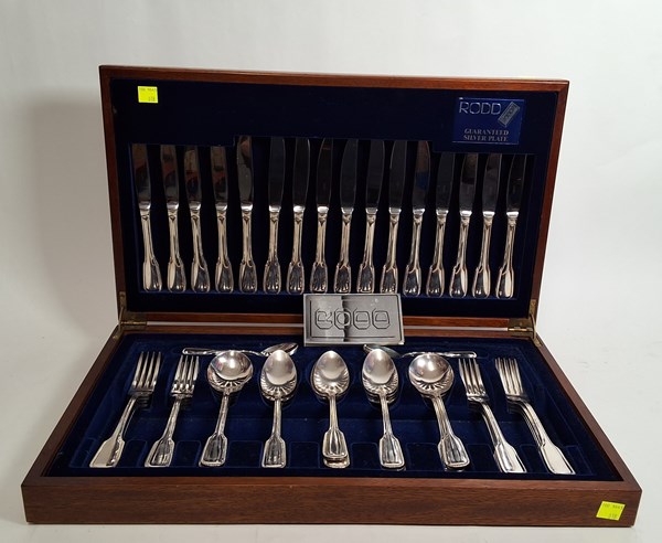 Lot 1380 - CUTLERY CANTEEN
