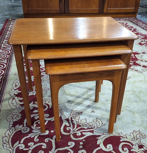 Lot 17 - NEST OF TABLES