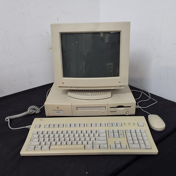 Lot 1542 - MACINTOSH