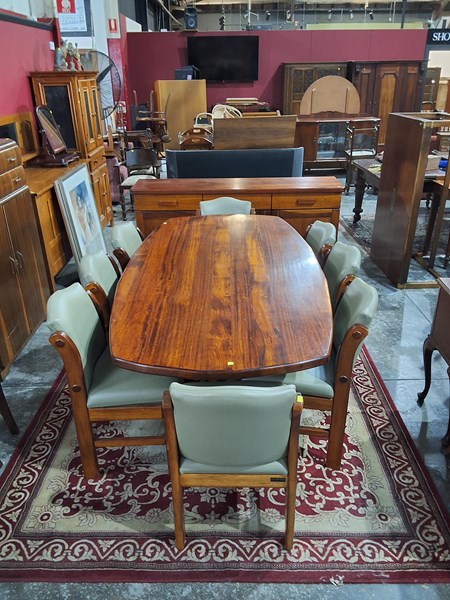 Lot 196 - DINING SUITE