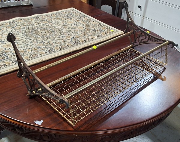 Lot 324 - LUGGAGE RACK