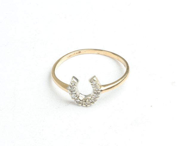 Lot 1102 - GOLD RING