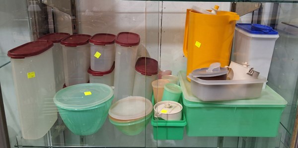 Lot 1468 - VINTAGE TUPPERWARE