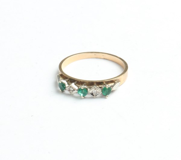 Lot 1117 - GOLD RING