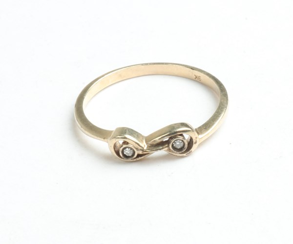 Lot 1113 - GOLD RING
