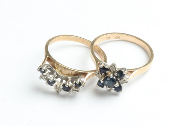 Lot 1112 - GOLD RINGS