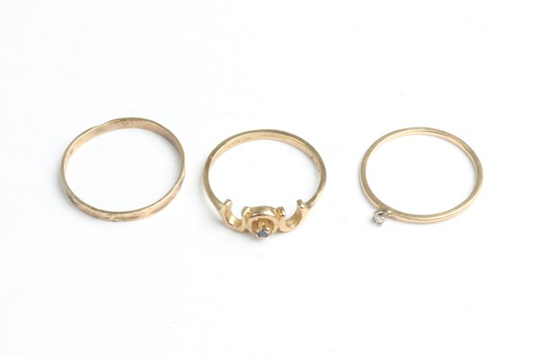 Lot 1097 - GOLD RINGS