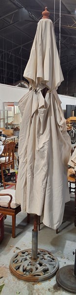Lot 402 - SUN UMBRELLA