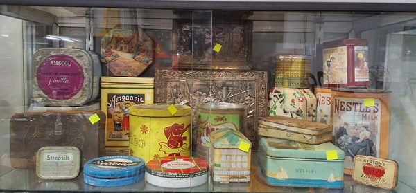 Lot 1467 - VINTAGE TINS