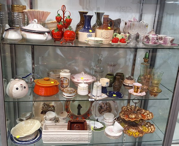 Lot 1465 - ASSORTED CHINA