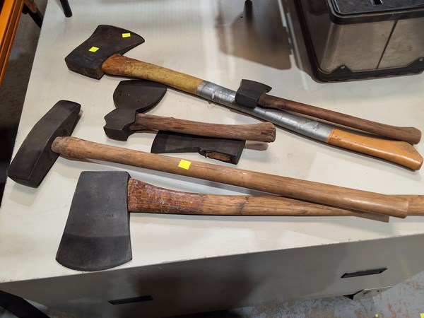 Lot 294 - AXE LOT