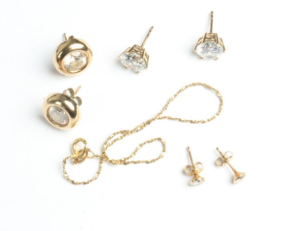 Lot 1094 - JEWELLERY