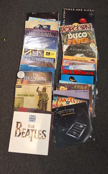 Lot 1320 - VINYL RECORDS