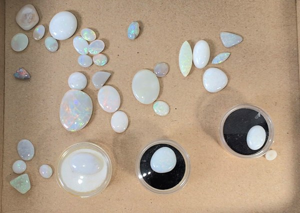 Lot 1132 - OPAL STONES