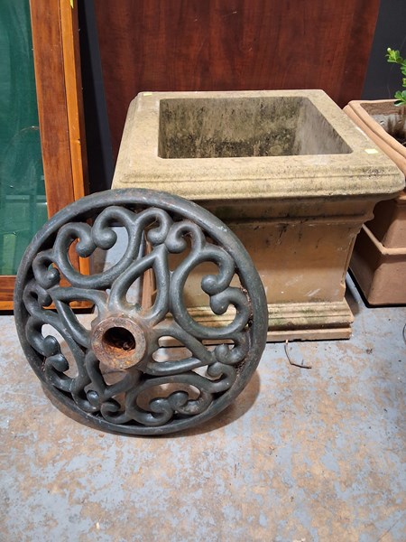 Lot 427 - PLANTER AND MORE