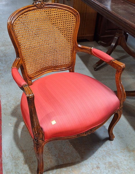 Lot 135 - ARM CHAIR