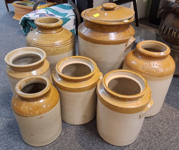 Lot 270 - EARTHENWARE LOT