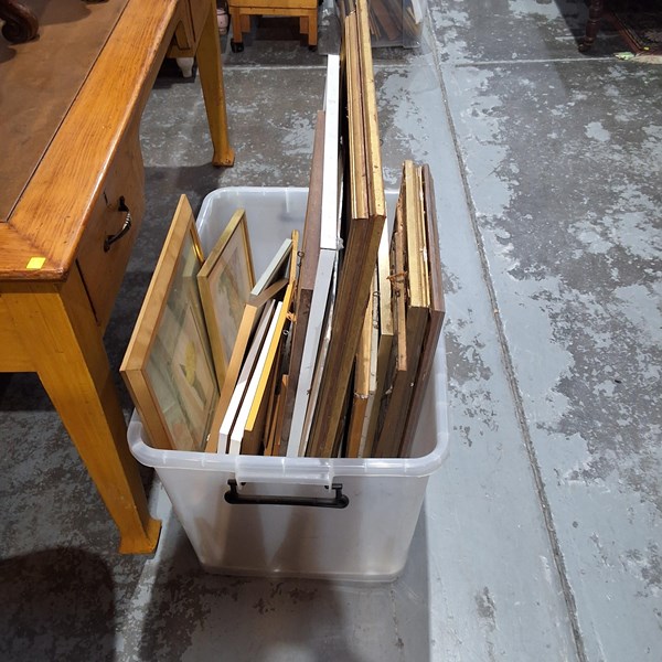 Lot 330 - WALL DECOR