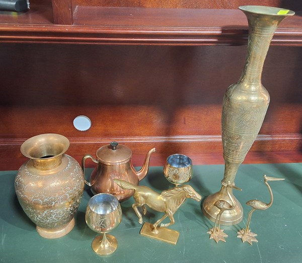 Lot 249 - BRASS DECOR
