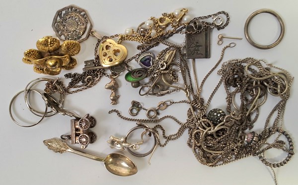 Lot 1129 - JEWELLERY