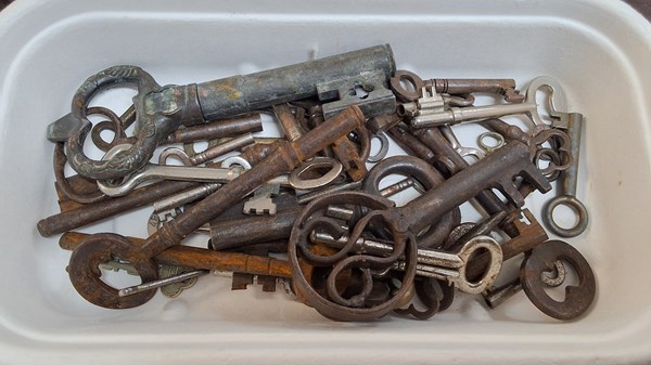 Lot 1291 - KEYS
