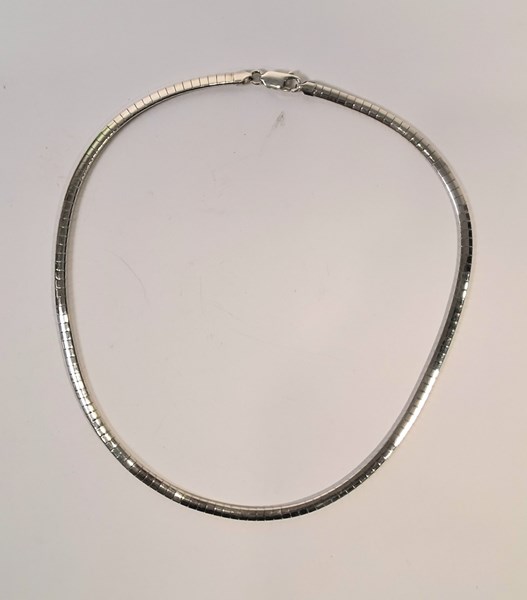 Lot 1109 - SILVER NECKLACE