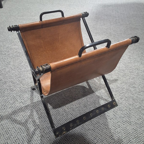 Lot 355 - MAGAZINE RACK