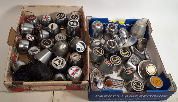 Lot 1403 - WHEEL CAPS