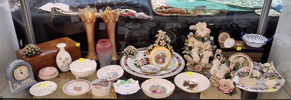 Lot 1214 - PRETTY CHINA & COLLECTABLES