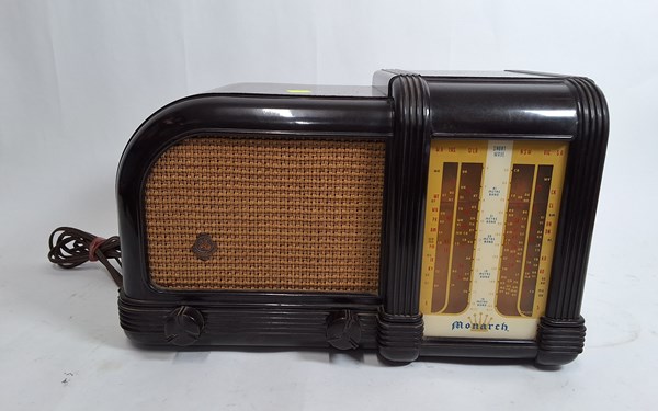 Lot 1360 - MONARCH RADIO (1946)