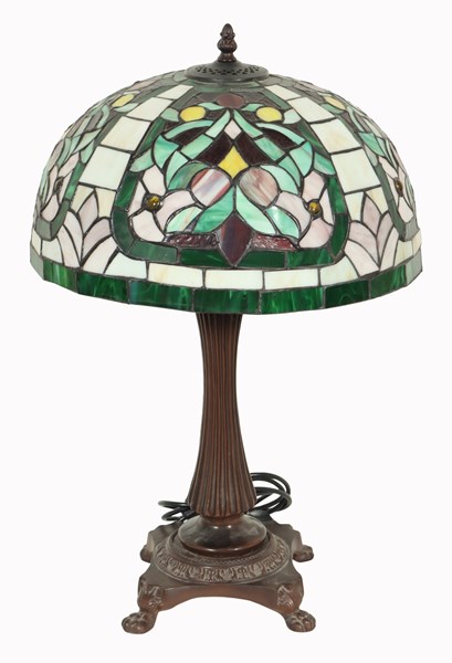 Lot 74 - TIFFANY STYLE TABLE LAMP