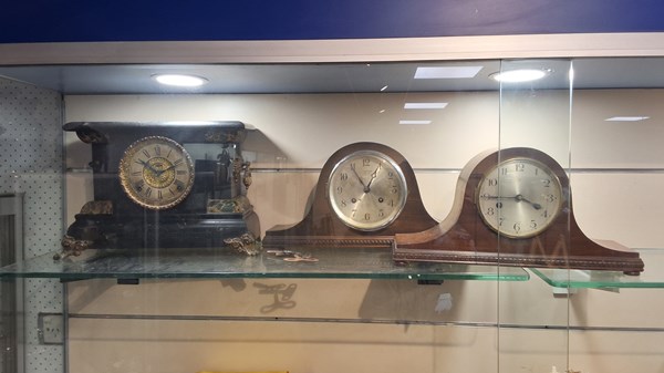 Lot 1317 - CLOCKS