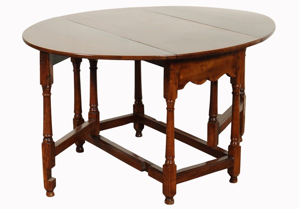Lot 125 - GEORGIAN GATELEG TABLE