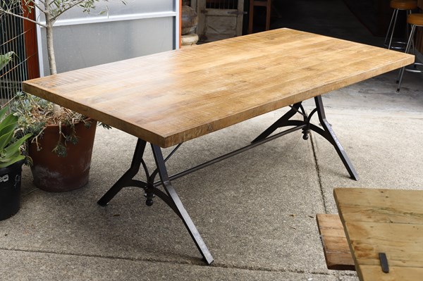 Lot 18 - DINING TABLE